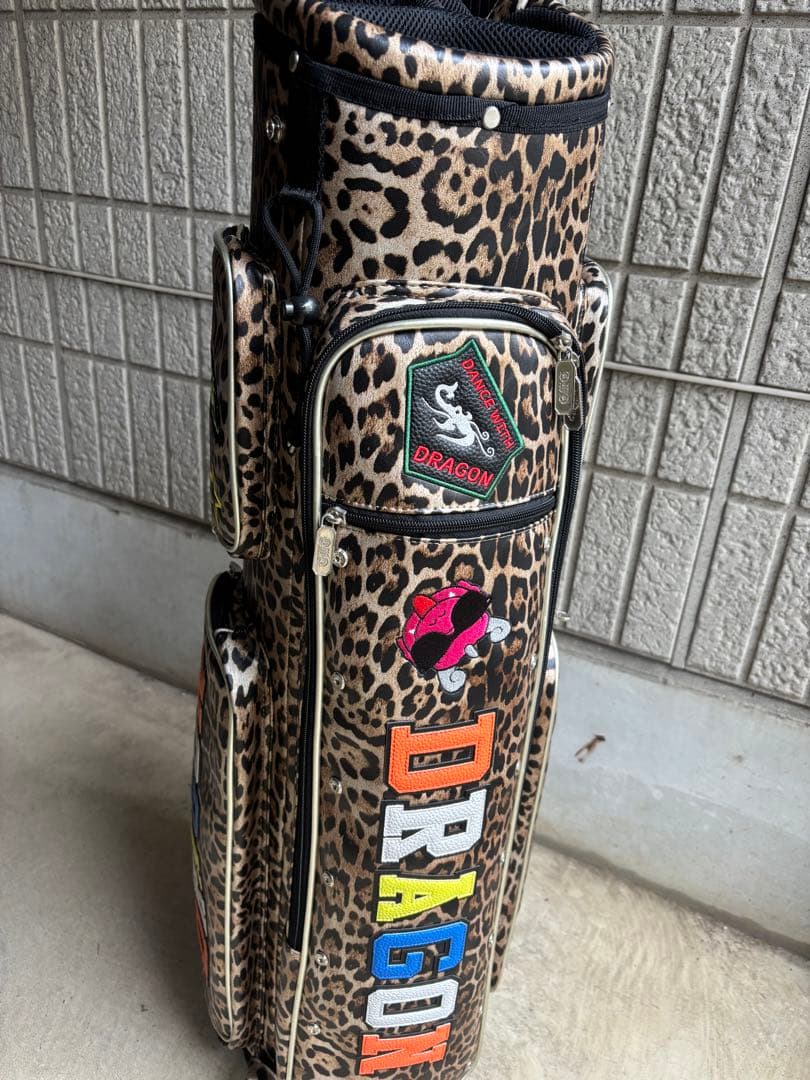 【ダンスウィズドラゴン】チビドラ×ワッペン多数 レオパード8.5型キャディバッグ