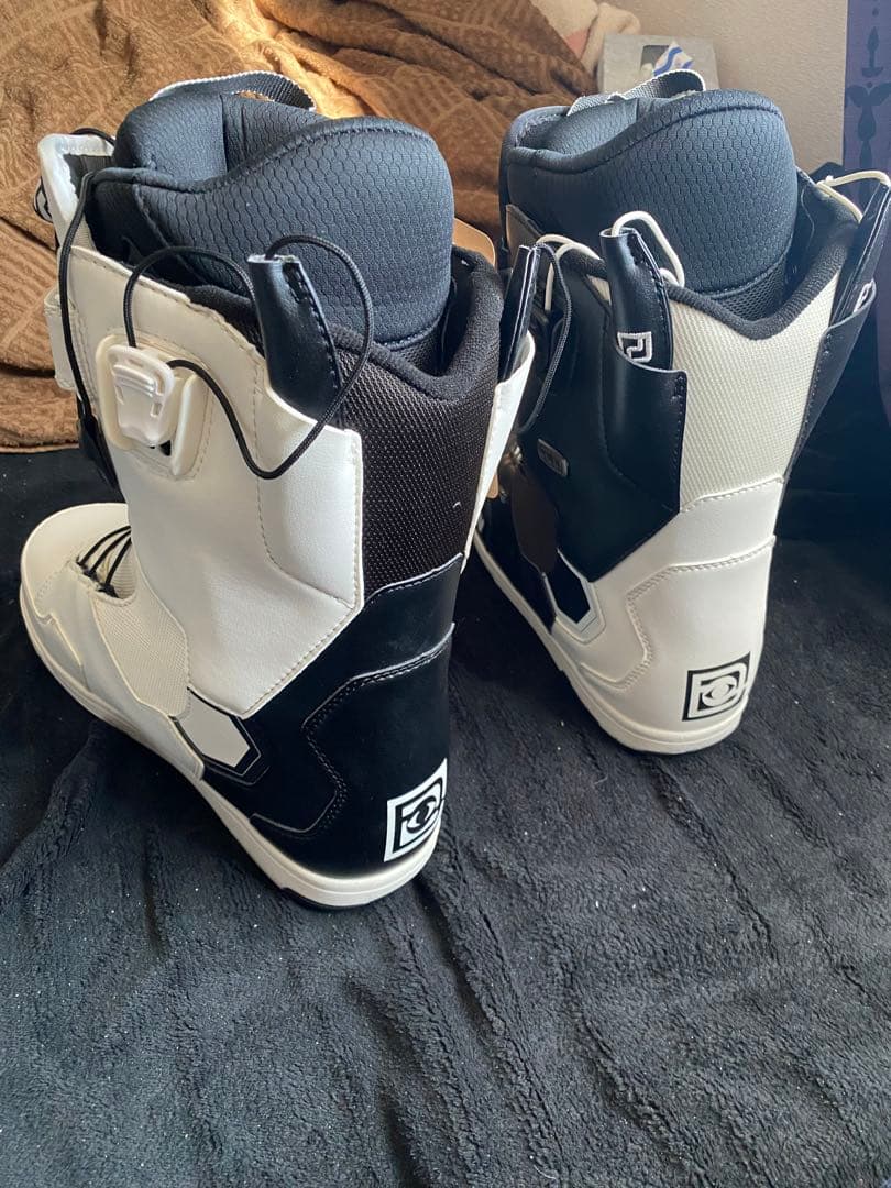 DEELUXE IDスノーボードブーツ ホワイト/ブラック