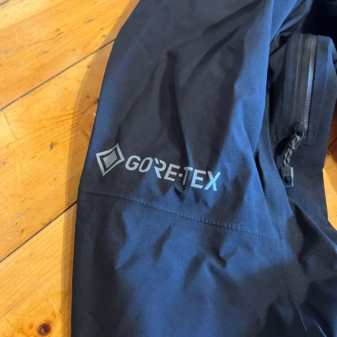 BURTON AK ゴアテックス ジャケット　黒　アップシフト