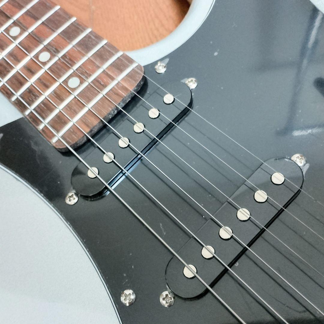 Mavis　ストラトキャスタータイプ　エレキギター　メタリックシルバー