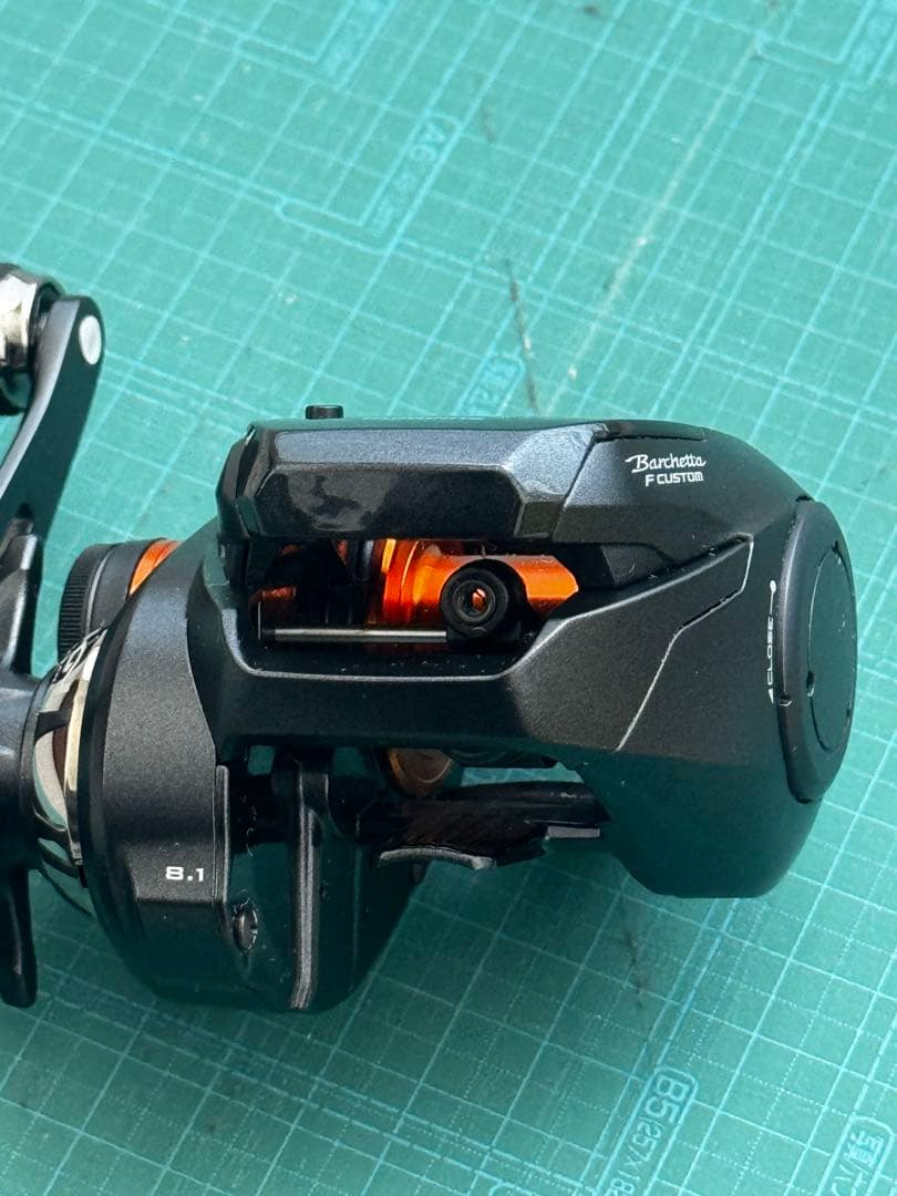 シマノ 20バルケッタ F カスタム 150DHXG（右）