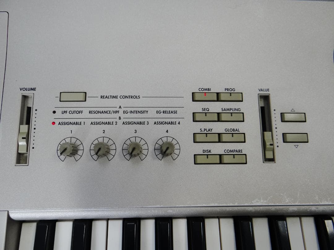 KORG Triton studio 動作確認済　ハードケース付