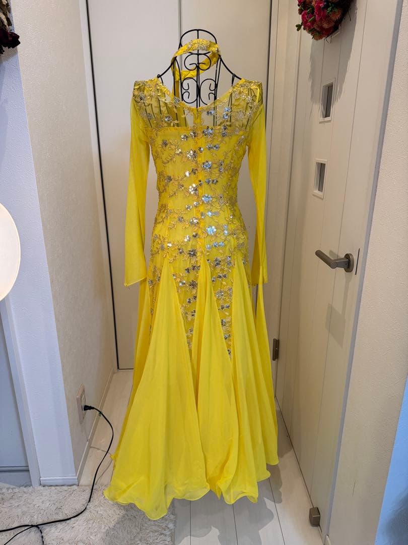 ダンスドレス 黄色　ビーズ刺繍付き