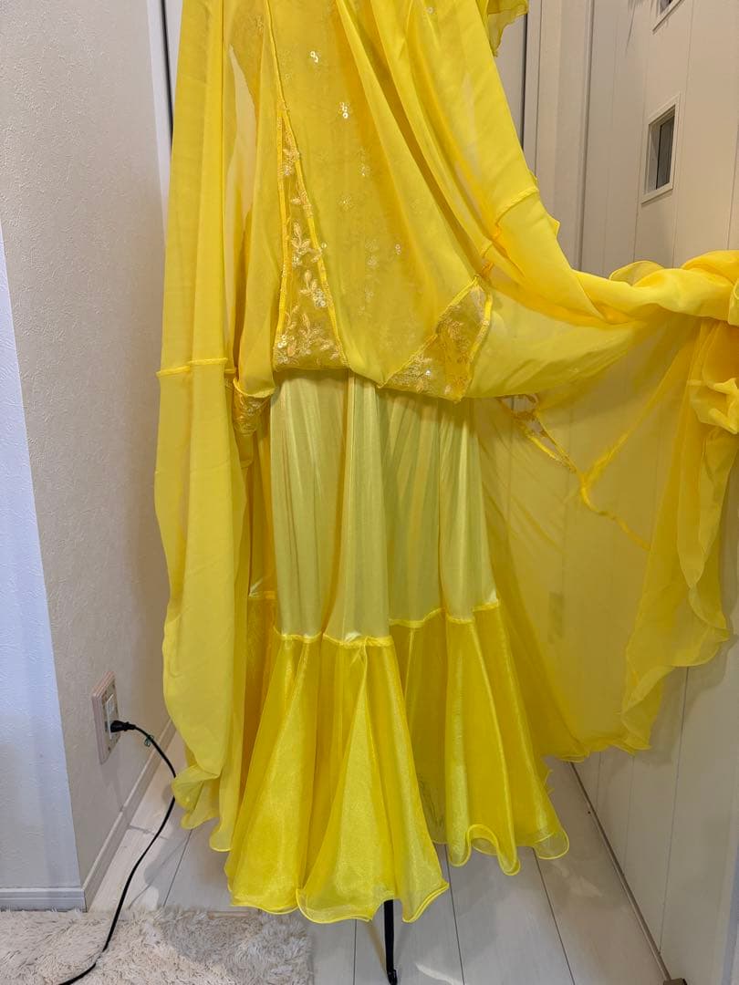 ダンスドレス 黄色　ビーズ刺繍付き