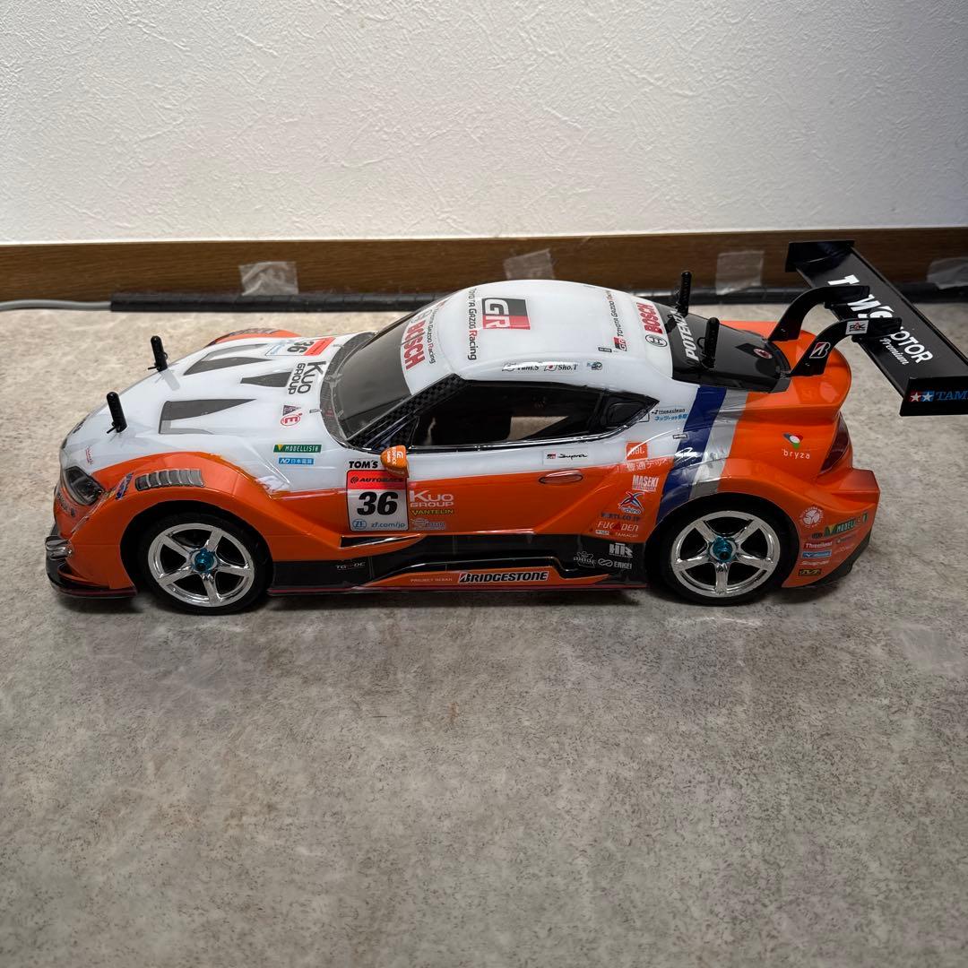 タミヤ TA07Rシャーシ及びau TOM'S GR SUPRAボディ