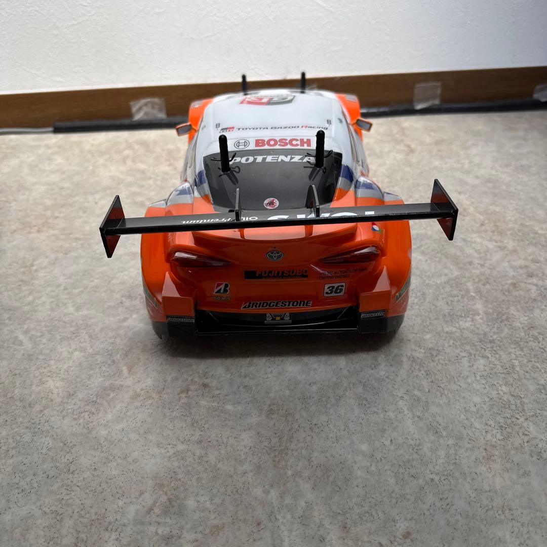 タミヤ TA07Rシャーシ及びau TOM'S GR SUPRAボディ