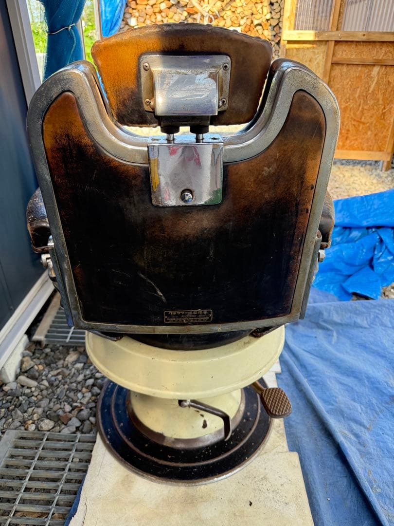 クラサワ 理容椅子 黒と白 足置き付き