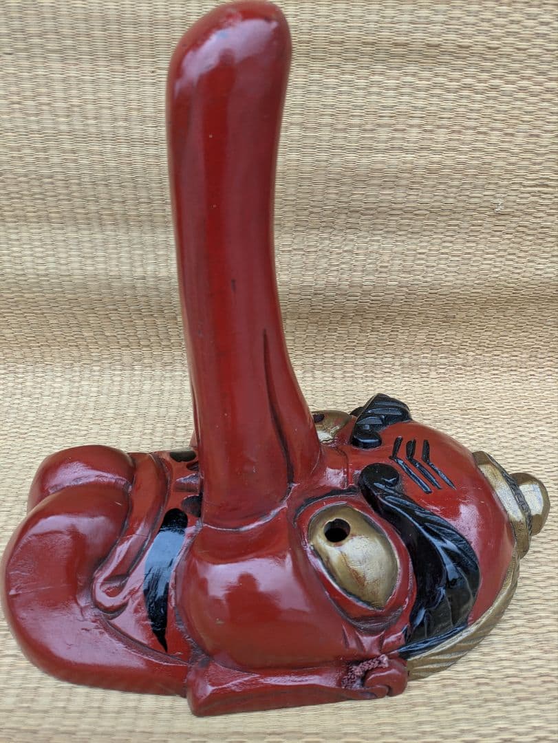 大迫力の天狗面　木製品　壁飾り　程度の良い中古品