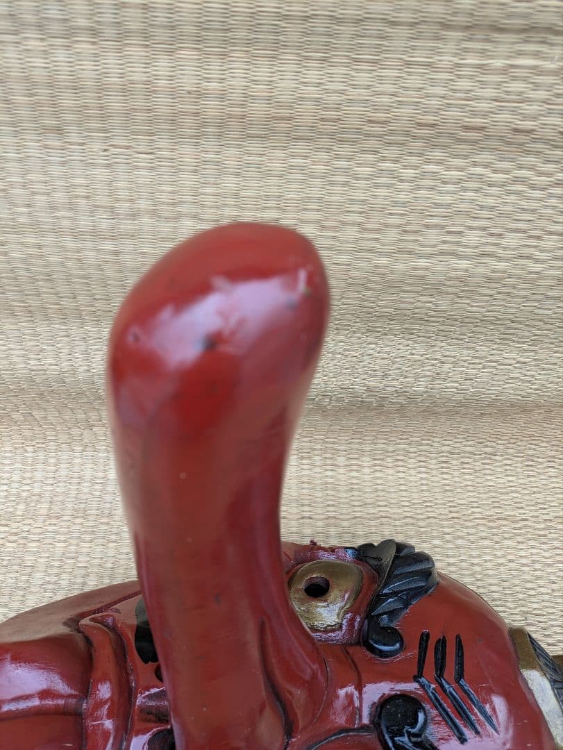 大迫力の天狗面　木製品　壁飾り　程度の良い中古品