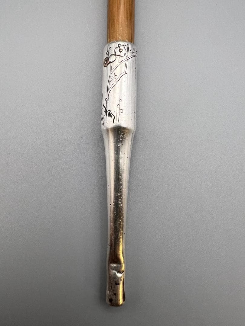 銀製　煙管　キセル　梅図　銀細工　アンティーク　重量約29g
