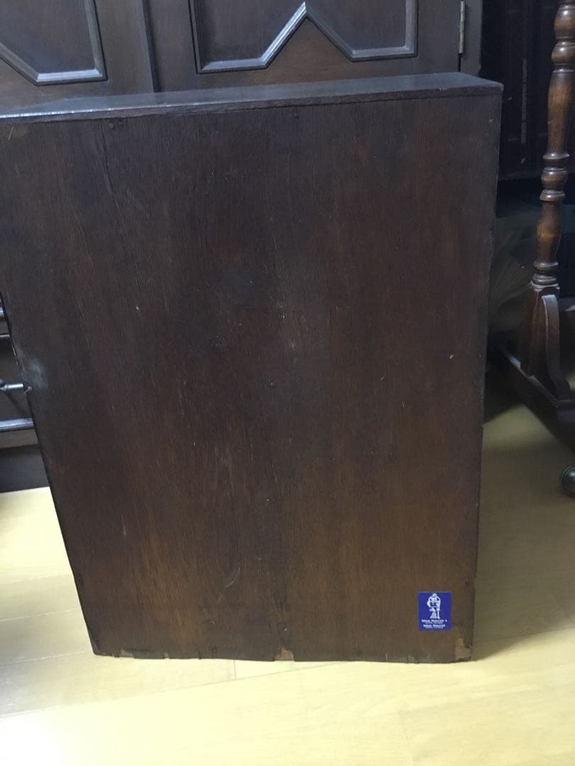 キャビネット　装飾ガラス扉　アンティーク　本箱