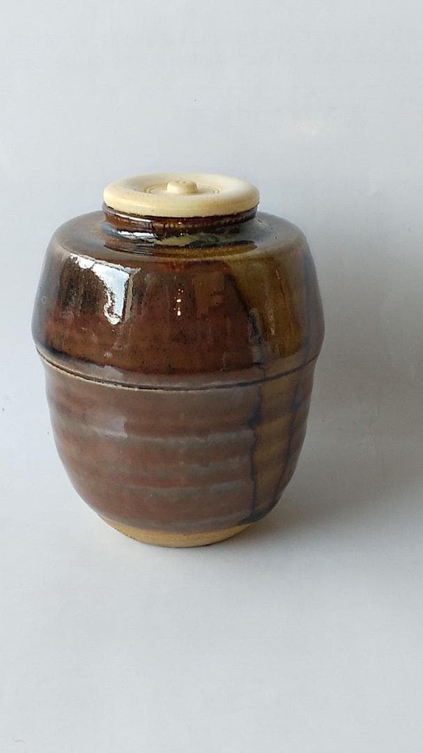 膳所焼 茶入 淡海ぜぜ 陽炎園 仕覆 桜金襴間道 茶道具 共箱 美品 です。