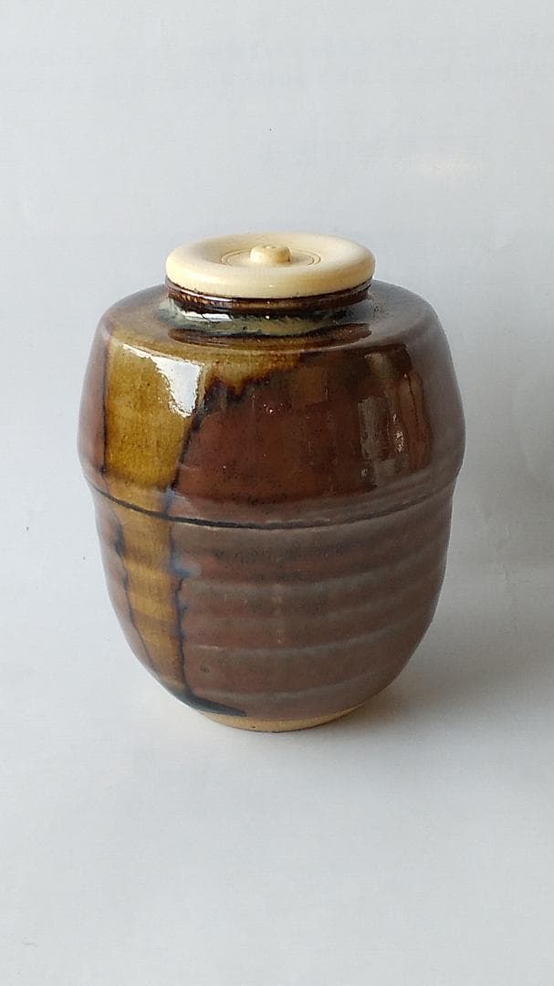 膳所焼 茶入 淡海ぜぜ 陽炎園 仕覆 桜金襴間道 茶道具 共箱 美品 です。