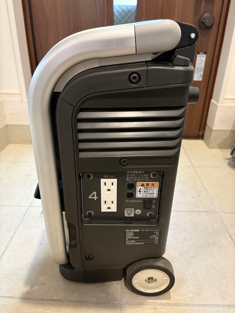 【美品】HONDA EU9iGB カセットボンベ ポータブル発電機