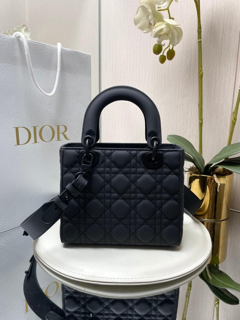 極美品ブラックキルティングショルダーバッグ~~