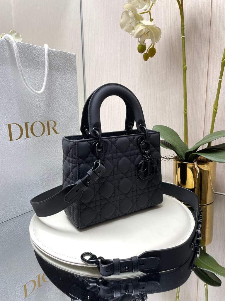 極美品ブラックキルティングショルダーバッグ~~