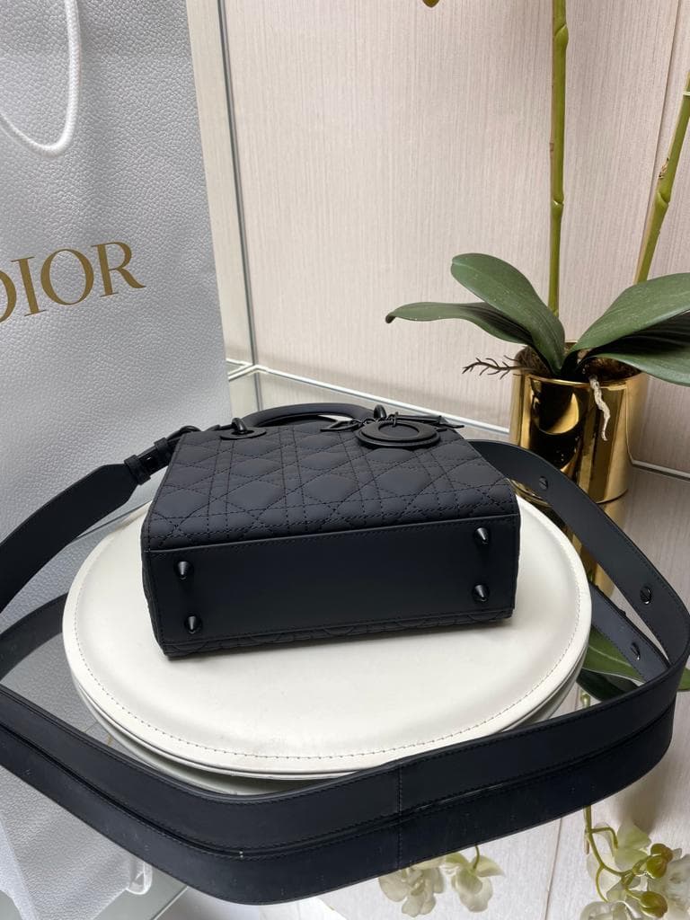 極美品ブラックキルティングショルダーバッグ~~