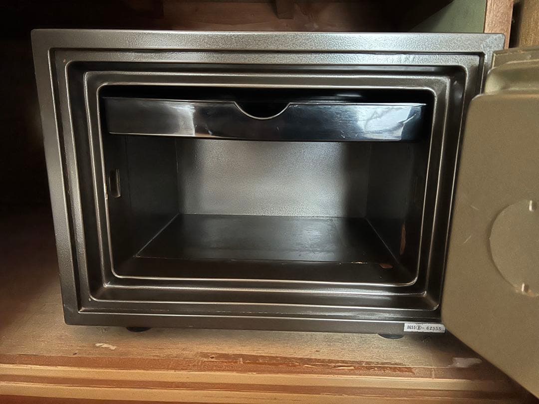 【送料込み・匿名配送】耐火金庫　COLD ダイヤル式・鍵付き　家庭用金庫