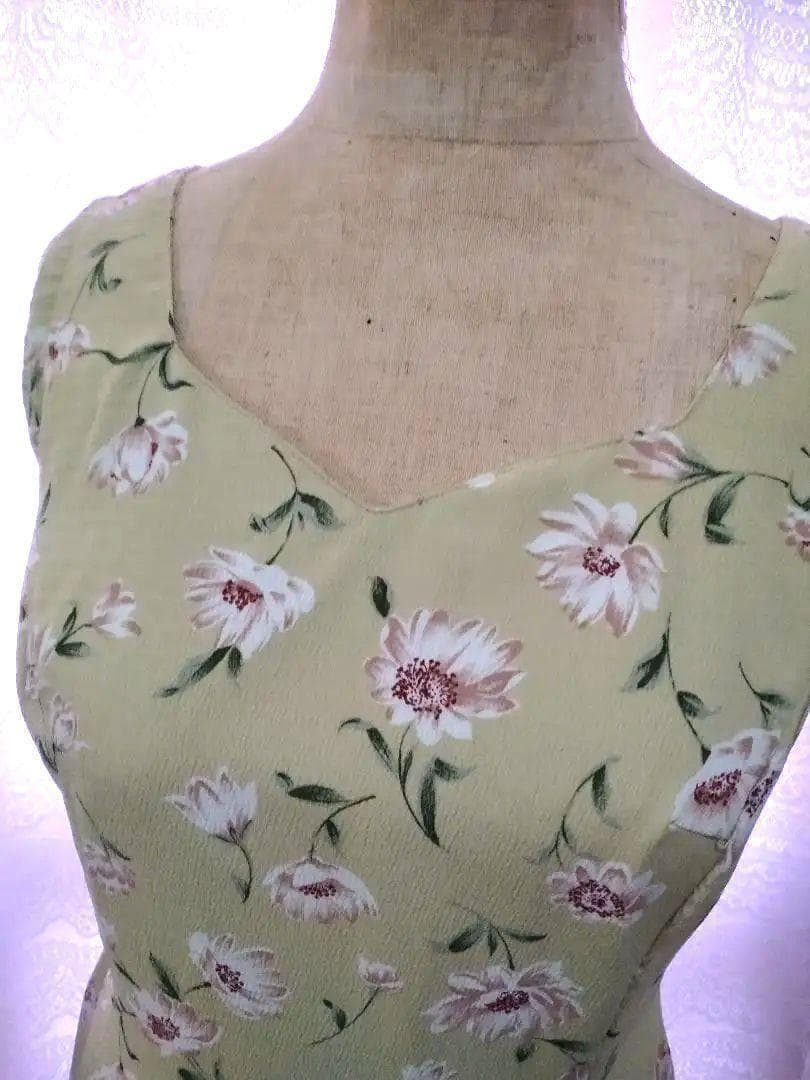 ハンドメイドフラメンコ衣装　やわらかな薄い緑に花縦フリル　優しい印象の一枚