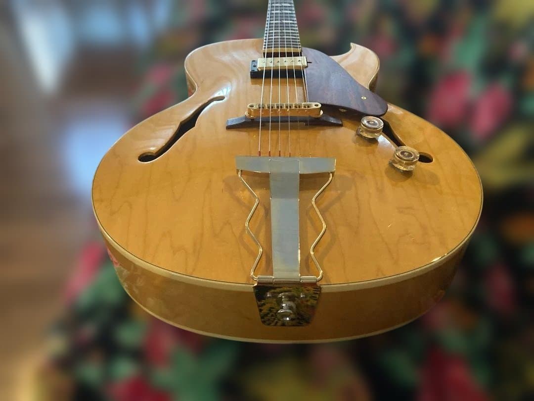 ギター Archtop Tribute AT-102