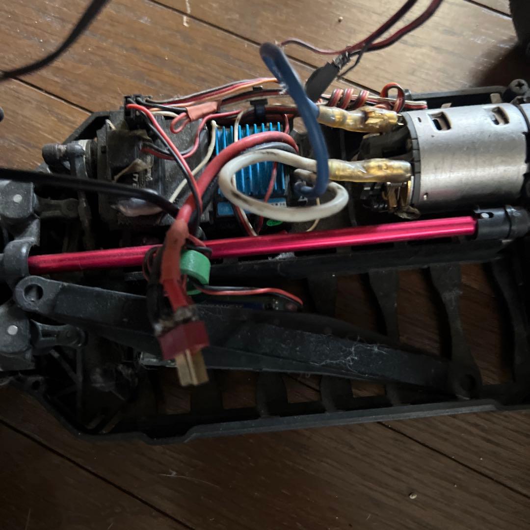 1/10スケール イエロー セダン ラジコンカー