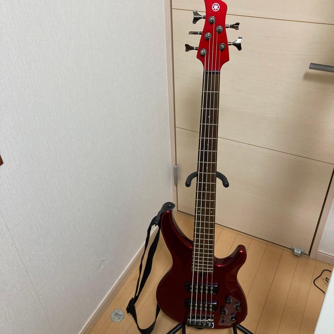 YAMAHA TRBX305 5弦エレキベース レッド ストラップ、ケース付き