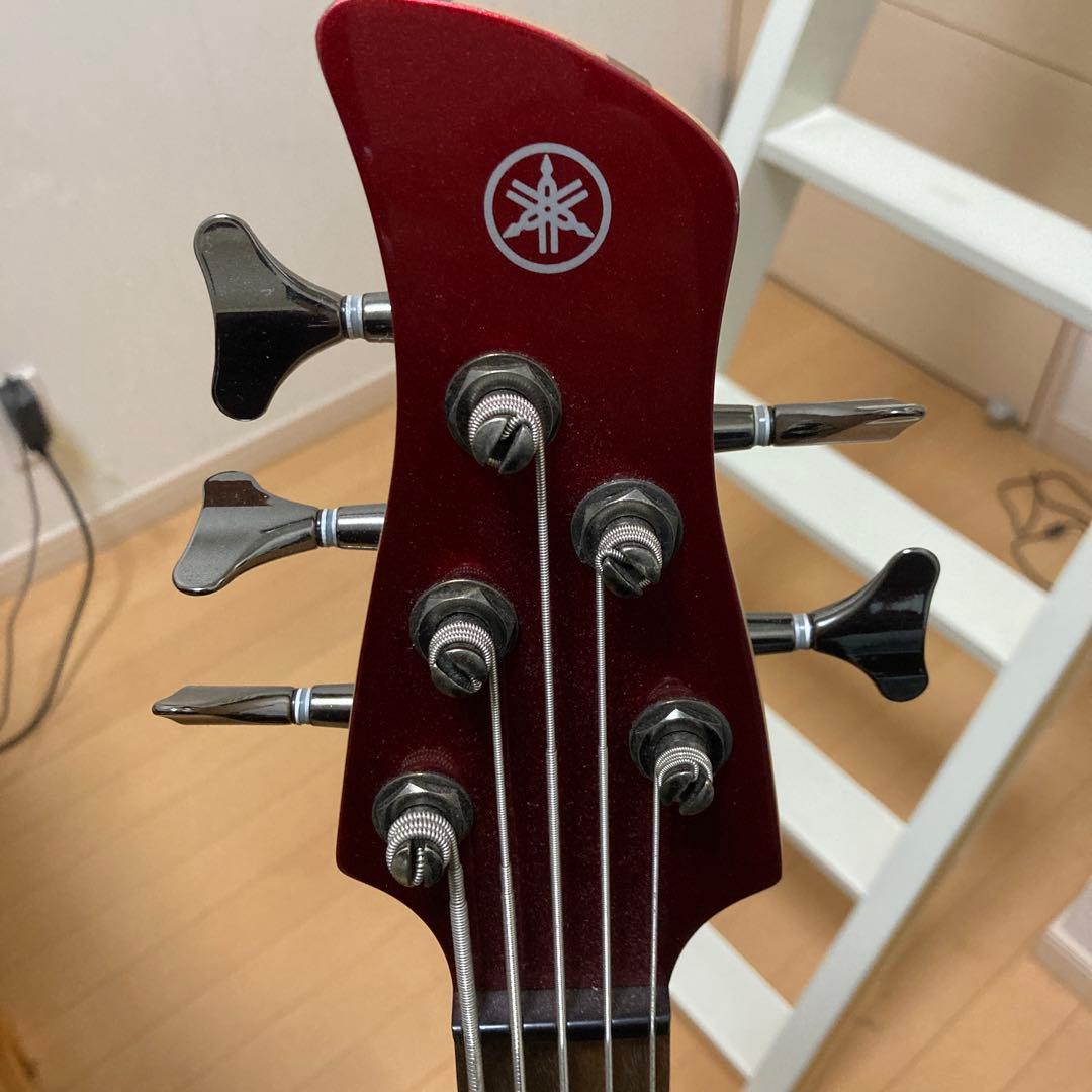 YAMAHA TRBX305 5弦エレキベース レッド ストラップ、ケース付き