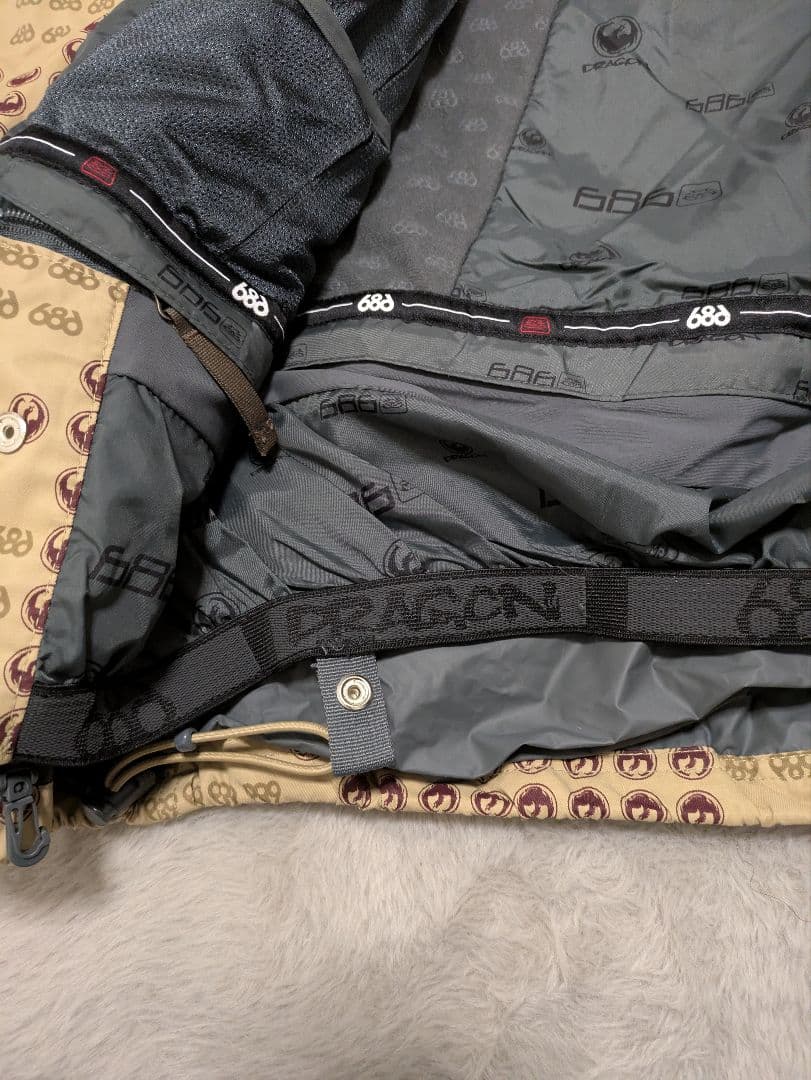 激レア 686 × Dragon コラボ スノボウェア ハイエンドモデル 希少