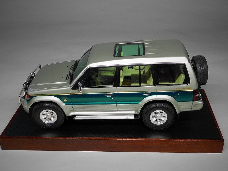 アオシマV43W パジェロ スーパー エクシード '91【完成品】