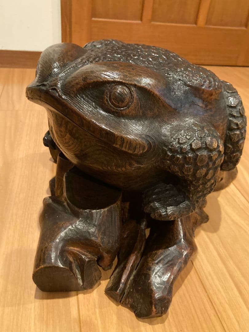 松平家　かえるの置物 　　　　（無事かえる）