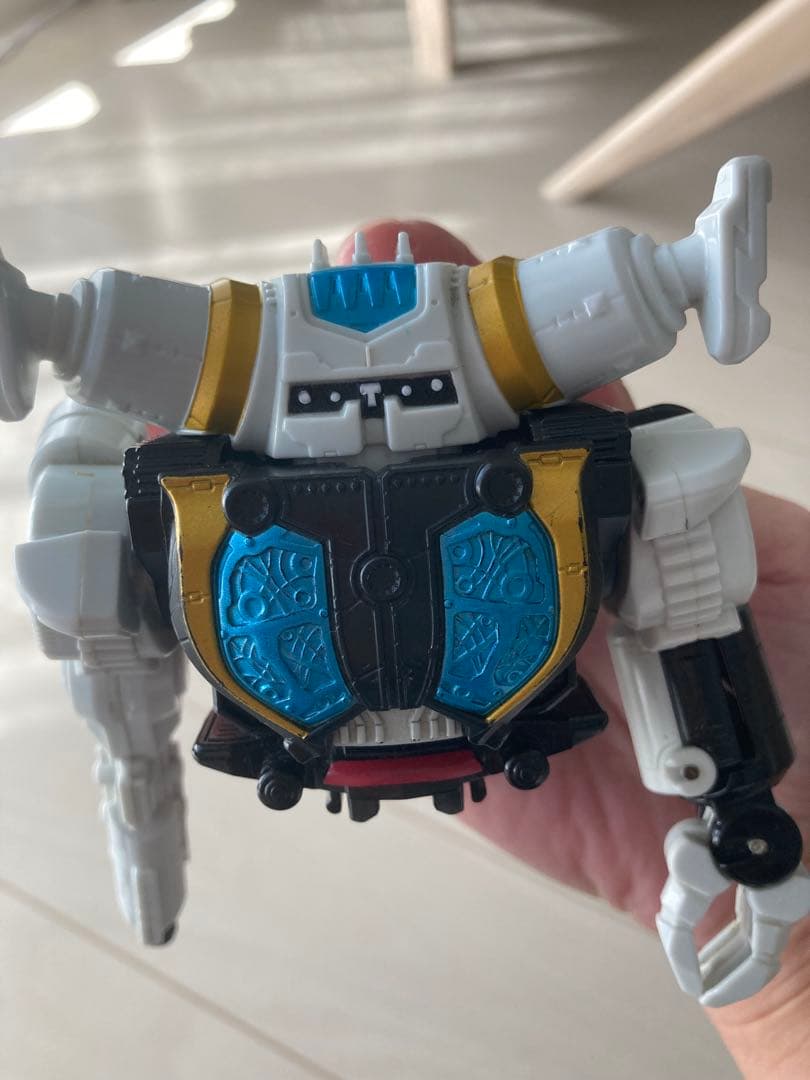 ウルトラマンフィギュア47体、怪獣27体、ロボ2体、ソフビワールド、射的セット