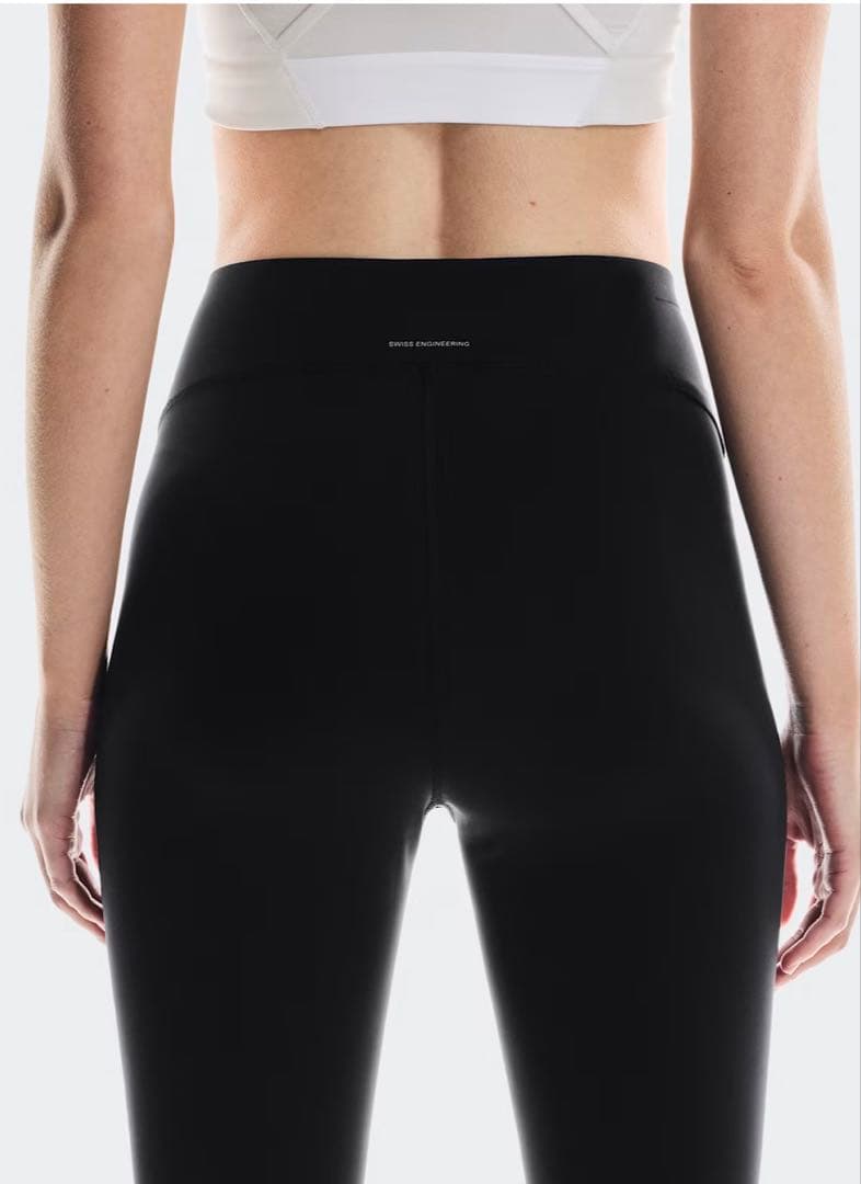 新品未着用On トレインタイツ7/8 ブラック　XS