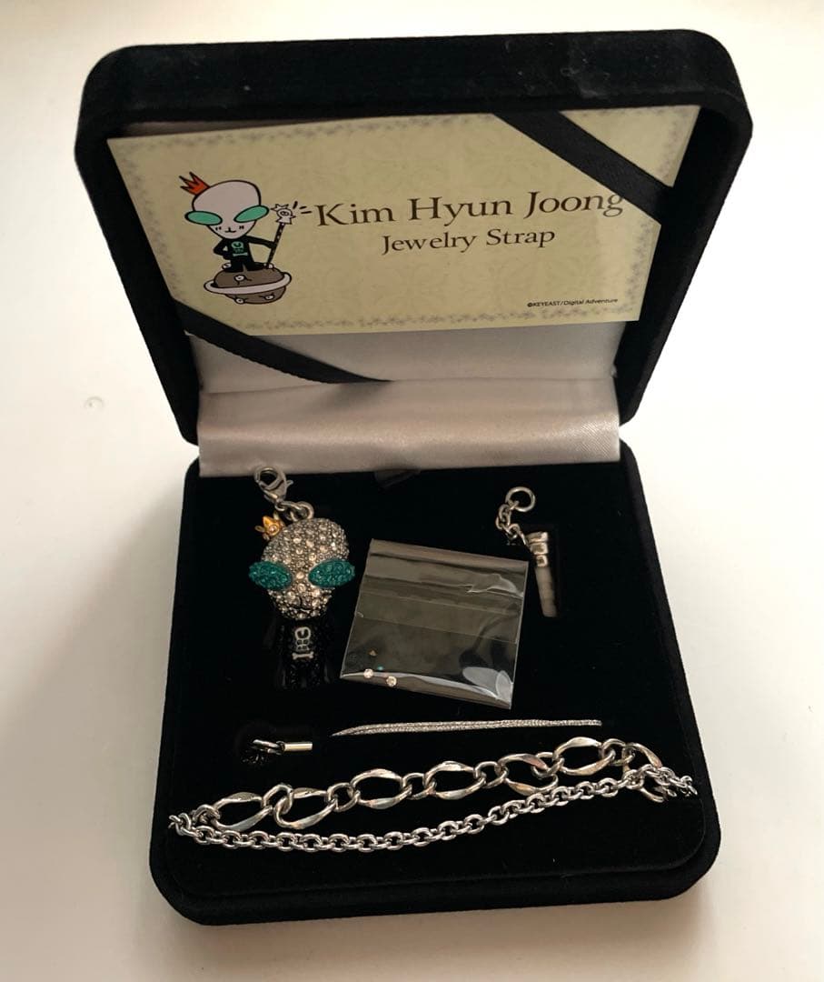キムヒョンジュン 公式　グッズ　ジュエリーストラップ　宇宙神　U:zoosin