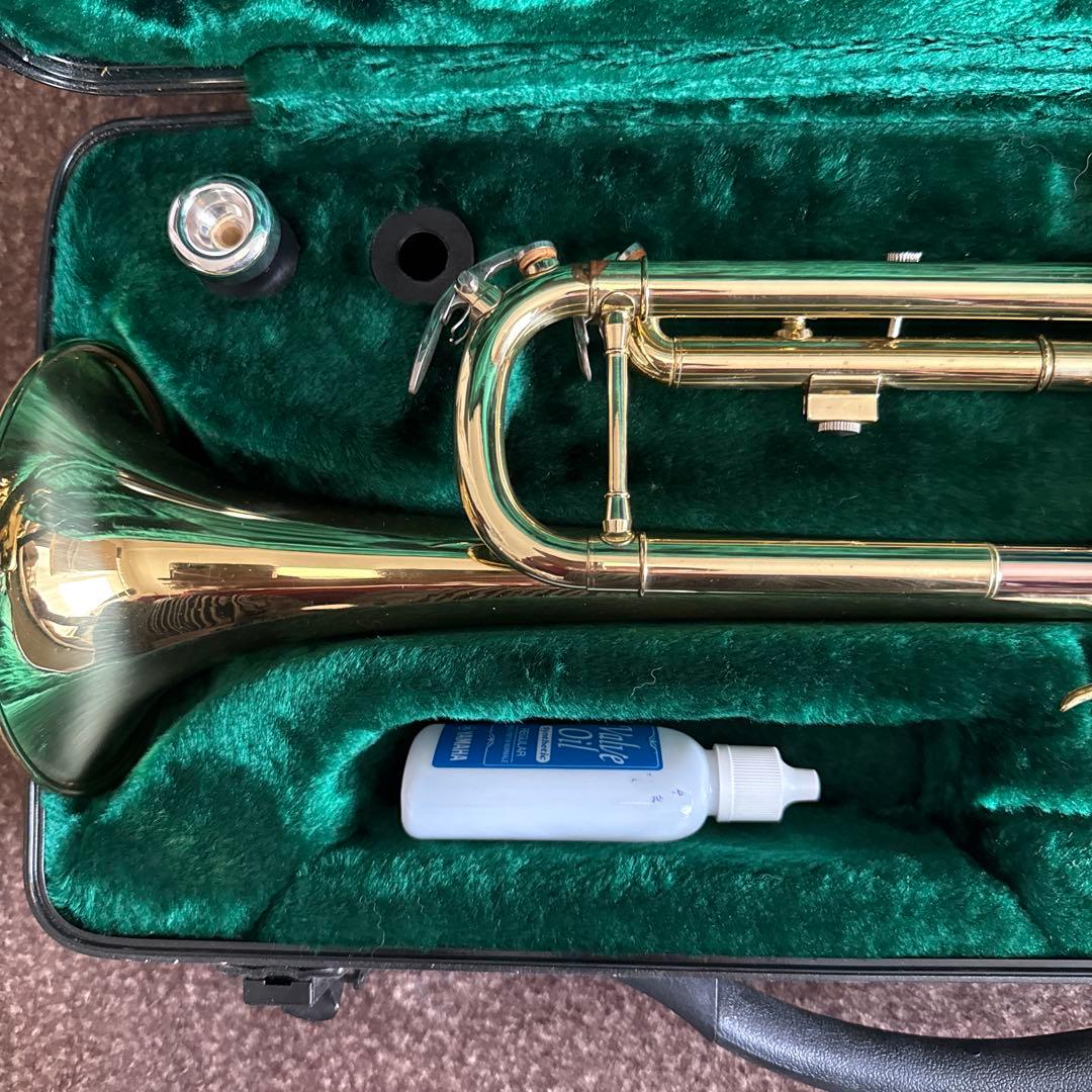 Bb Trumpet 本体 金色 ハードケース付き