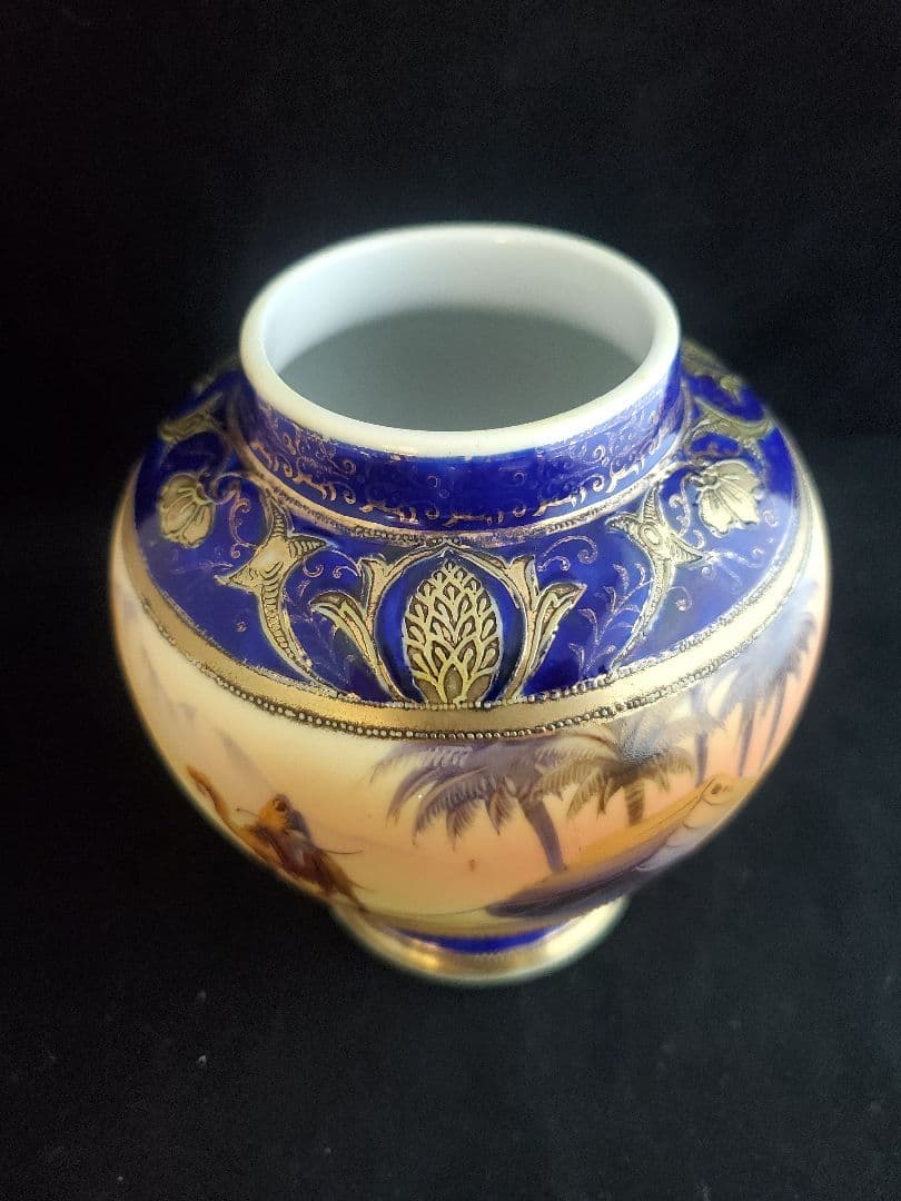 オールドノリタケのティーカップ＆ソーサーと花瓶の２点セット