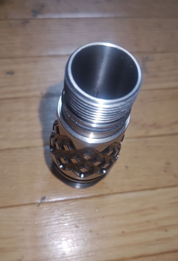 チタン製ボディ シュアファイア solarforce フラッシュライト