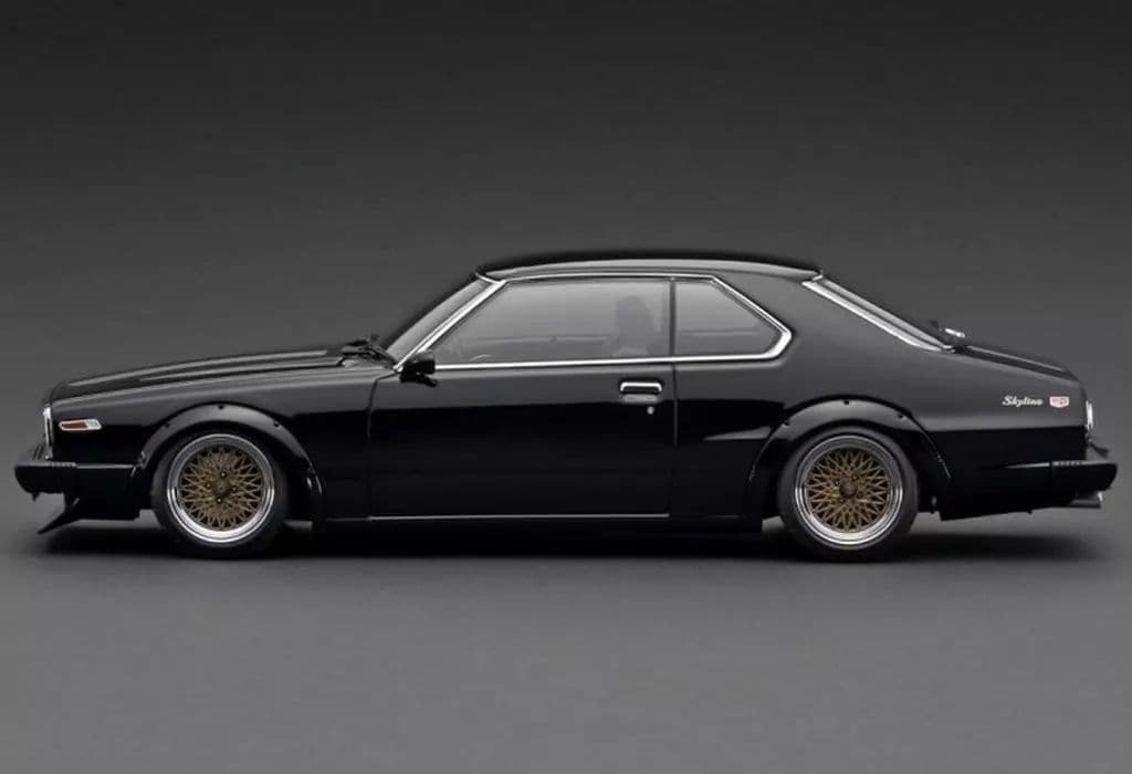 新品•未開封　1/18 イグニッションモデル日産　スカイライン2000GT-ES