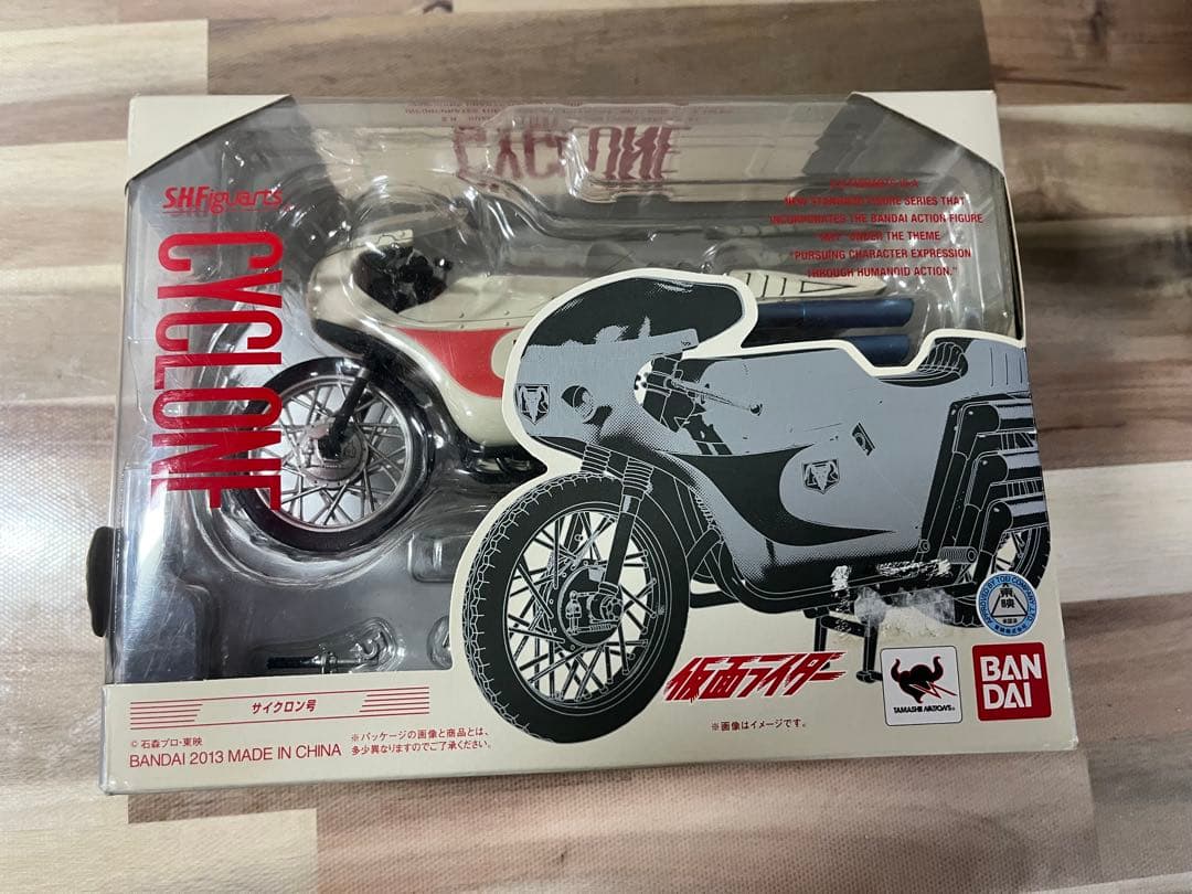 BANDAI サイクロン フィギュア 2013年製　旧サイクロン号