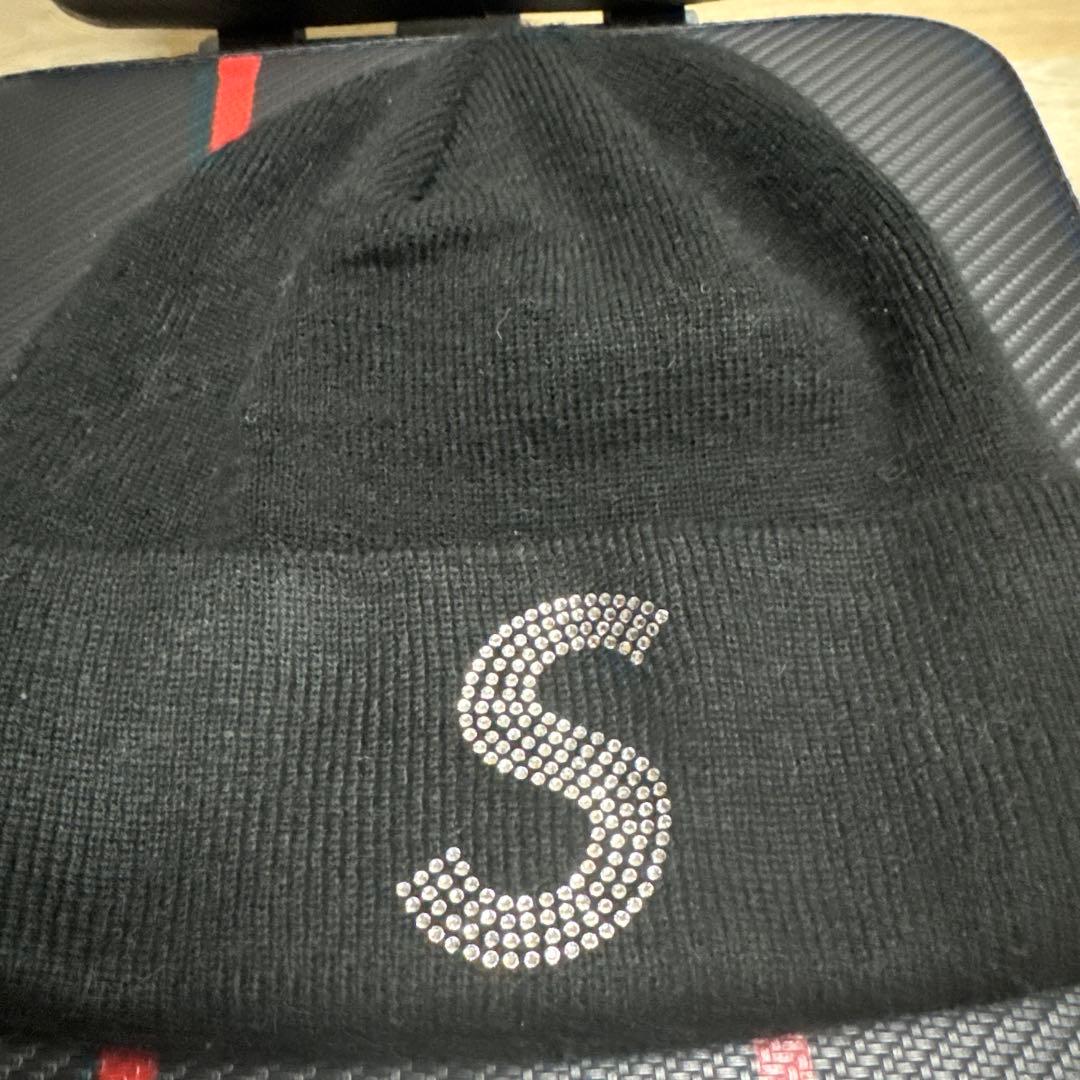 supreme Sロゴビーニー スワロフスキー