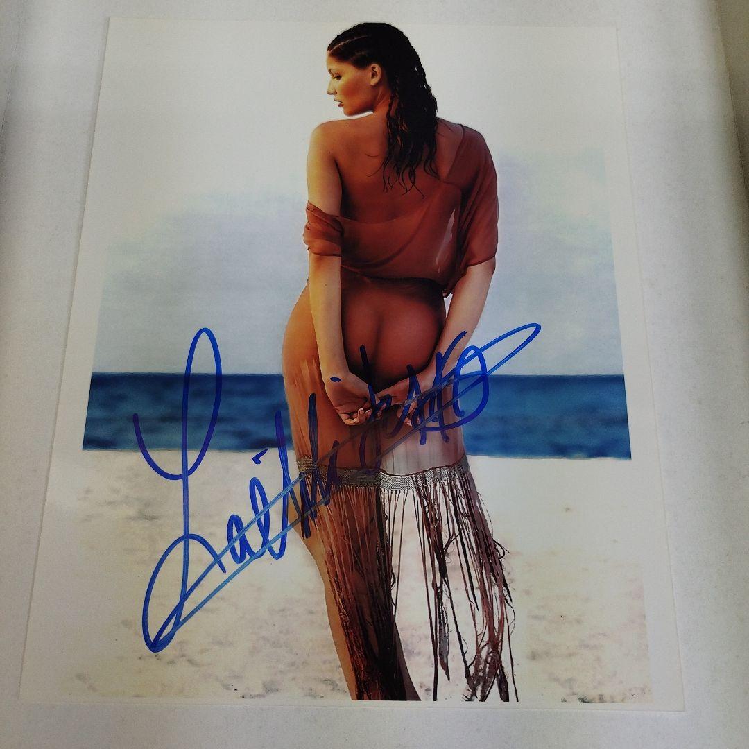 レティシア・カスタ　直筆サイン入り8Ｘ10 フォト　証明書付き