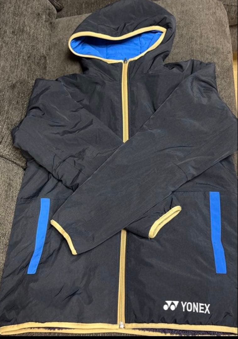 1回着用の美品！YONEX リバーシブル防寒ジャケットユニSレディースMサイズ