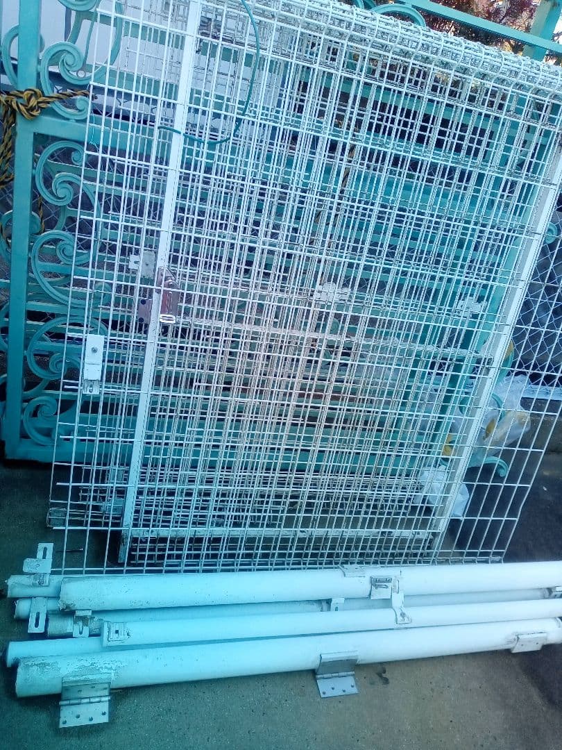 扉付き 白フェンス１式  様々な用途に使えます きフェンス  柱  金具ビス袋入