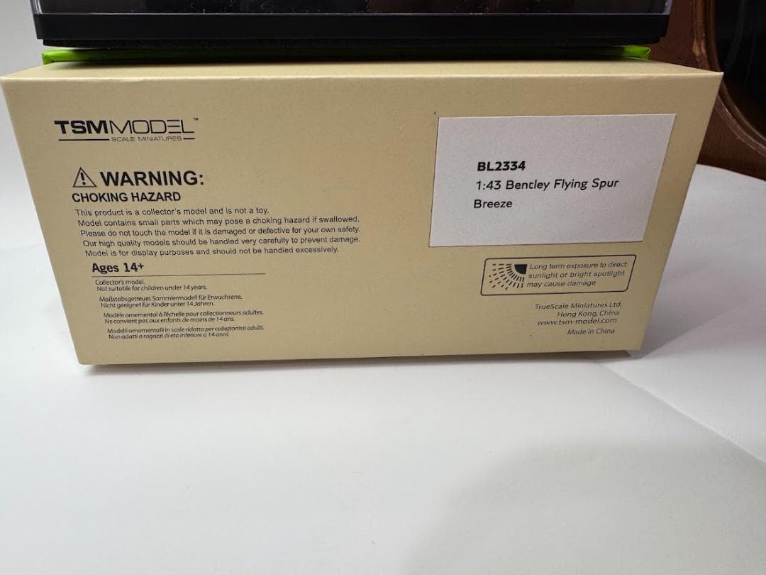 正規品　現行型　BENTLEY Fling spur 1/43 ミニカー