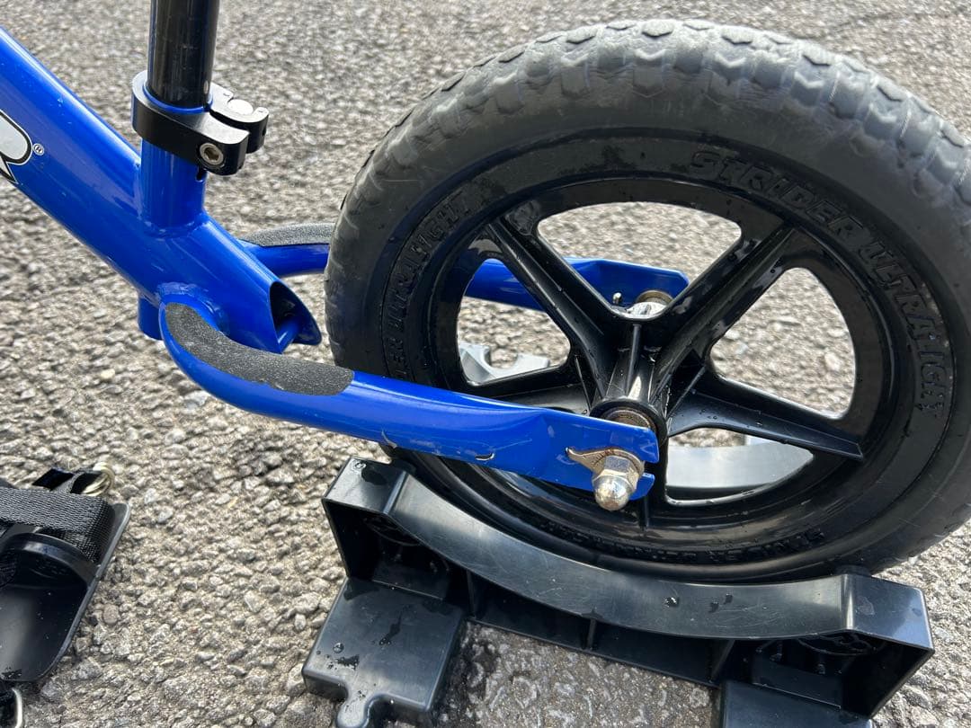 STRIDER バランスバイク 青 プロテクター付き