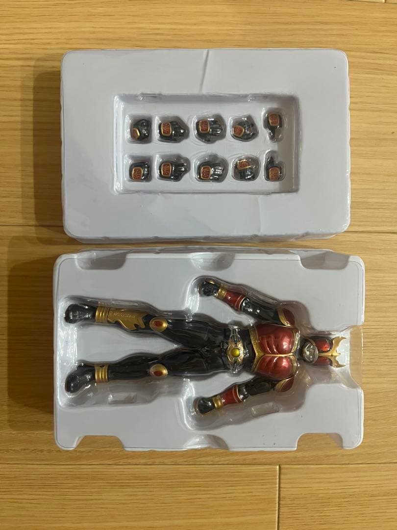 S.H.フィギュアーツ　真骨彫製法　仮面ライダークウガ　ライジングマイティ