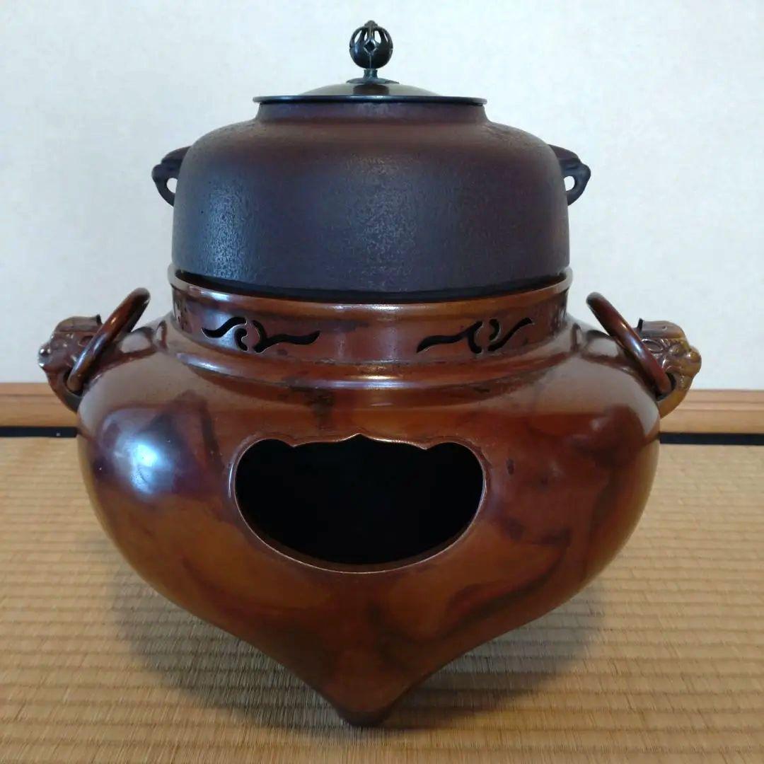唐銅鬼面風炉釜　畠春斎造　共箱（真塗敷板・底土器・前土器)付
