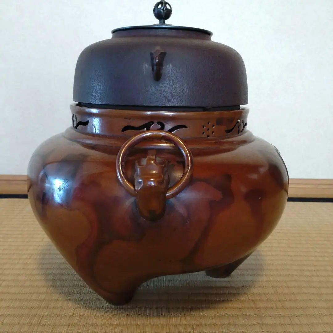 唐銅鬼面風炉釜　畠春斎造　共箱（真塗敷板・底土器・前土器)付
