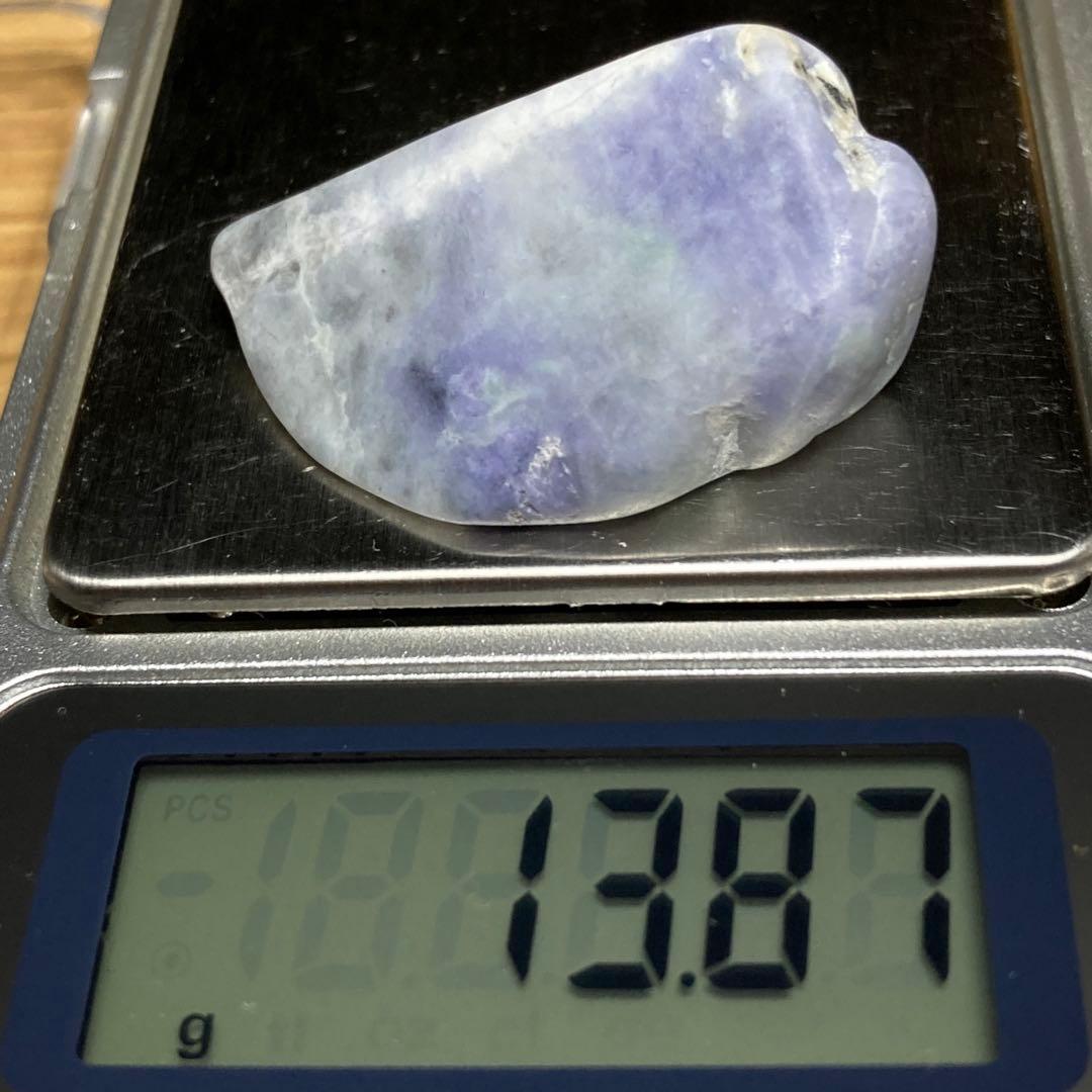 糸魚川翡翠　深い紫　ラベンダー翡翠　翡翠輝石　原石　13.8ｇ