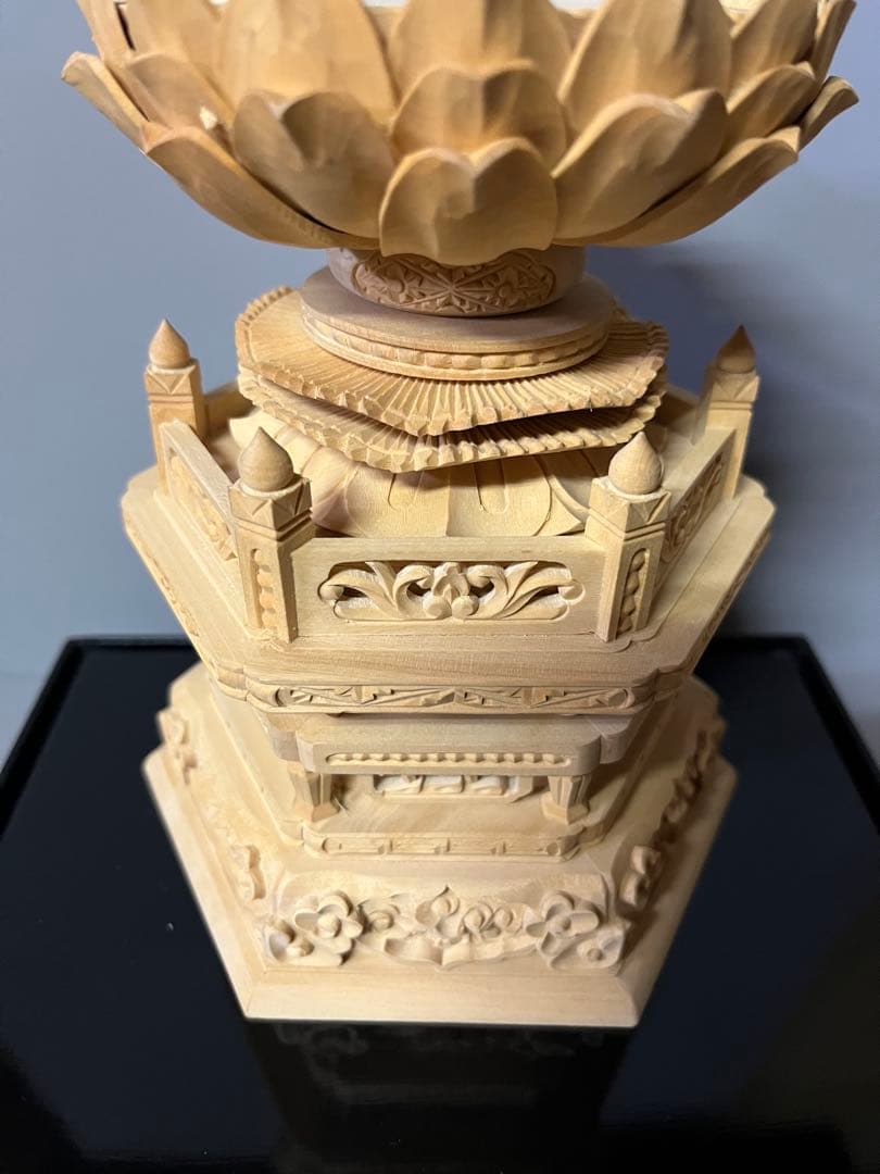 値下　仏像　柘植　木彫　座釈迦　六角台座付　唐草光背　金泥書アクリルケース付17