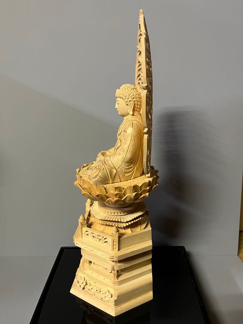 値下　仏像　柘植　木彫　座釈迦　六角台座付　唐草光背　金泥書アクリルケース付17